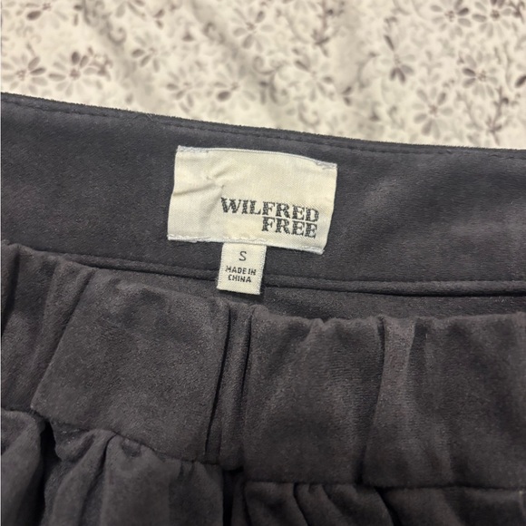 Aritzia Wilfred Free Suede Mini Skirt Size Small - Picture 3 of 3